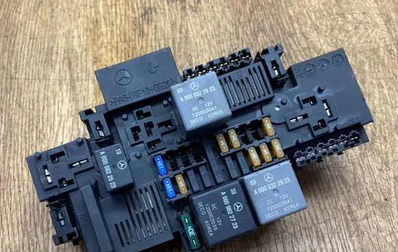 Mercedes-Benz C W205 Fuse module A2229063202 50W211F04 ZGS003Q05