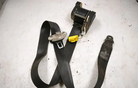 Volkswagen Caddy Front seatbelt 2K0857805B 33042463