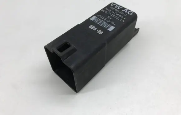 Volkswagen Golf V Glow plug pre-heat relay 038907281D 51299023A