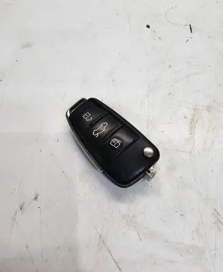Audi A3 S3 8P Ignition key/card 8P0837220D