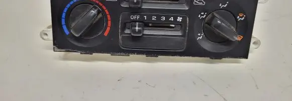 Subaru Impreza I Climate control unit