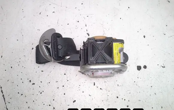 Mitsubishi Grandis Front seatbelt
