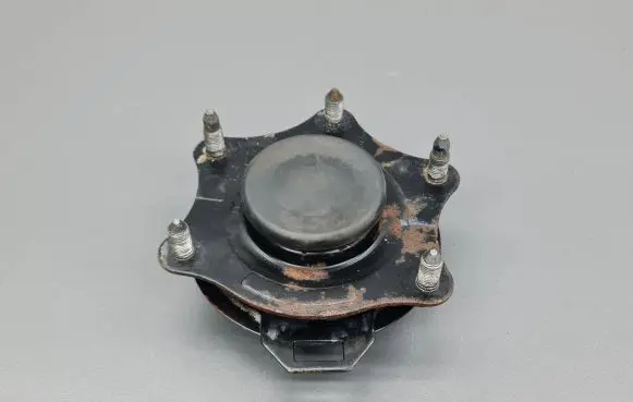 Honda CR-V Coil spring mount 