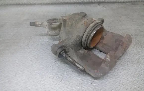 Volkswagen PASSAT B3 Front brake caliper