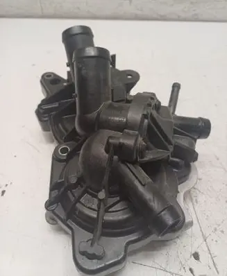 Volkswagen PASSAT B8 Water pump 04E121042AD