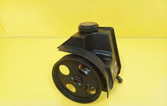 Peugeot 206 Power steering pump 9631411580 26064217