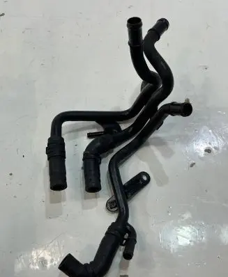 Volkswagen PASSAT B8 Engine coolant pipe/hose 04L121064AM