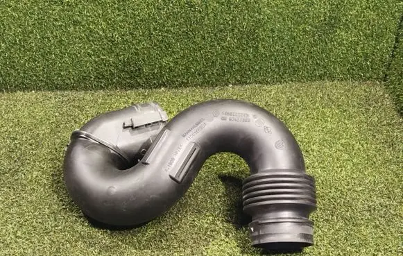 Opel Vivaro Air intake hose/pipe 165555514R 93451665