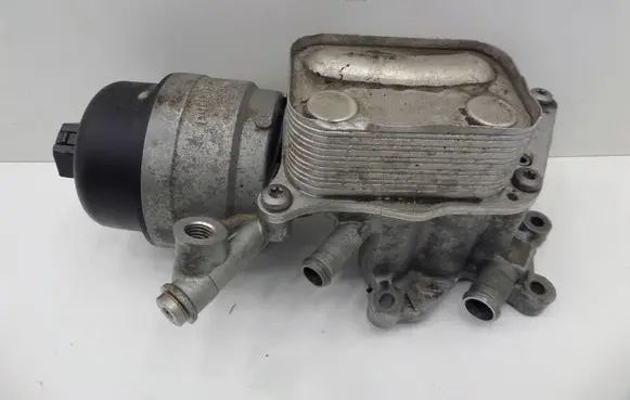 Peugeot 3008 II Engine oil radiator U86437458001