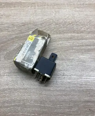 Renault 19 Other relay 7700810926