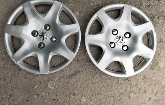 Peugeot 308 R15 wheel hub/cap/trim 9661956180