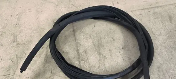 Ford Explorer V Front door rubber seal