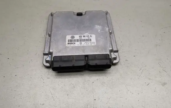 Volkswagen PASSAT B5 Engine control unit/module 038906019BJ 0281010176
