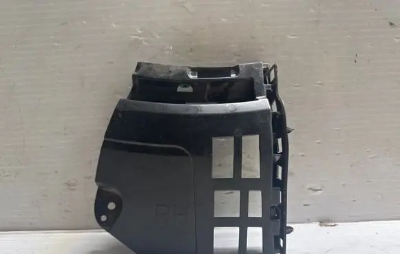 Front bumper mounting bracket