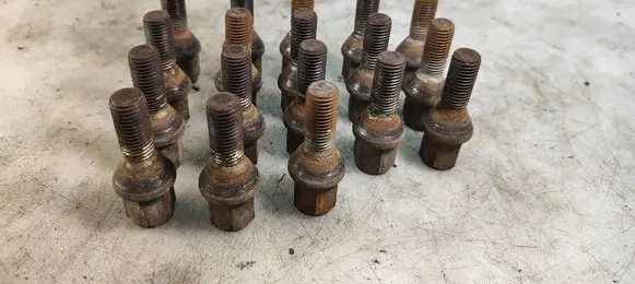 Opel Astra H Nuts/bolts 