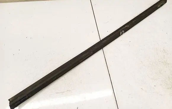 Opel Astra H Front door glass trim molding 24468023