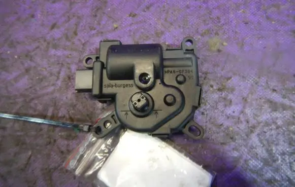 Ford Fiesta A/C air flow flap actuator/motor 1S7H19B634CA
