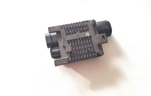 Volvo V40 Coolant fan relay 940009301