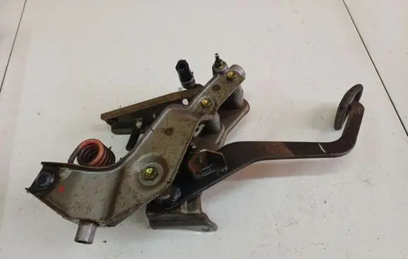 Toyota Previa (XR30, XR40) II Clutch pedal 