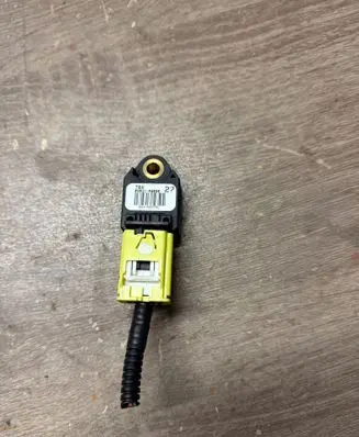 Toyota Auris 150 Airbag deployment crash/impact sensor 8983102060 0497543751