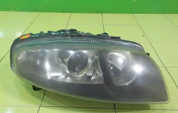 Alfa Romeo GT Headlight/headlamp PRZOD