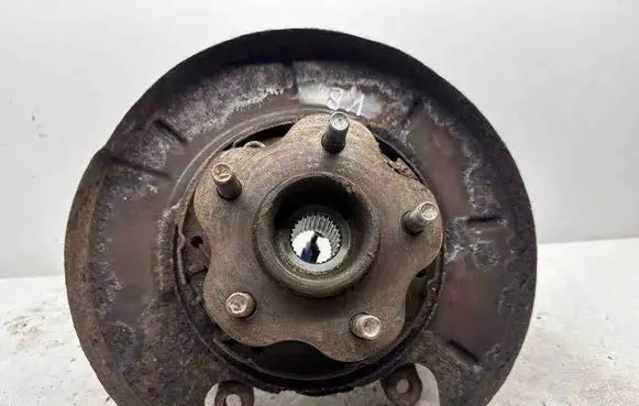 Nissan X-Trail T30 Rear wheel hub 