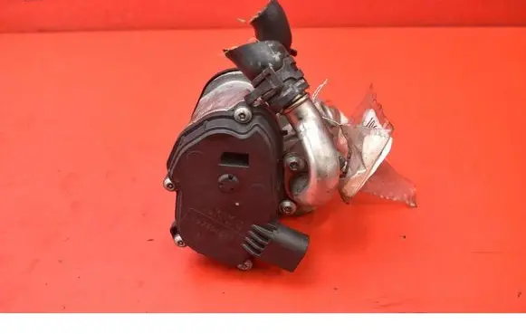 Volkswagen PASSAT CC EGR valve 04L131501R