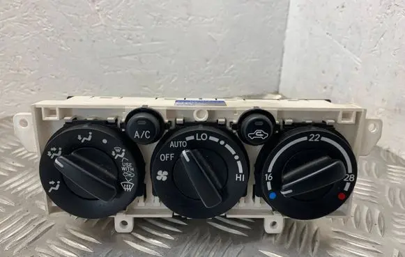 Toyota Avensis T220 Climate control unit 5590005091 MB1465700540