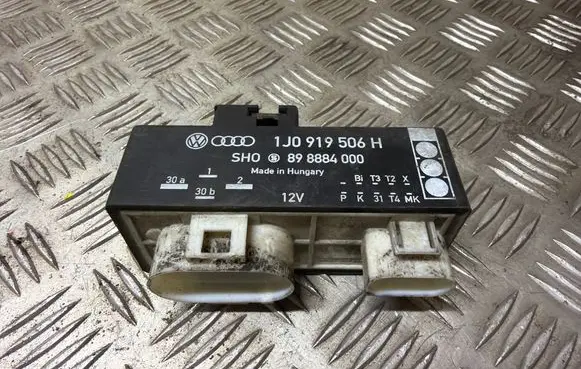 Volkswagen Golf IV Coolant fan relay 1J0919506H
