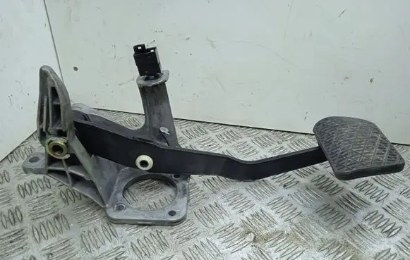 Mercedes-Benz CLS C219 Brake pedal A2112941701