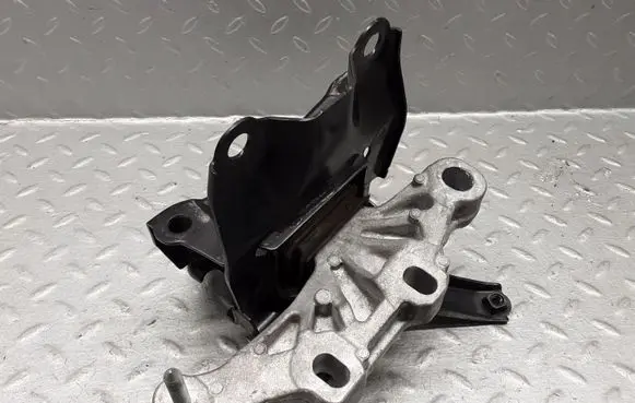 Toyota Yaris XP210 Engine mount bracket 1237215281 AVD2738