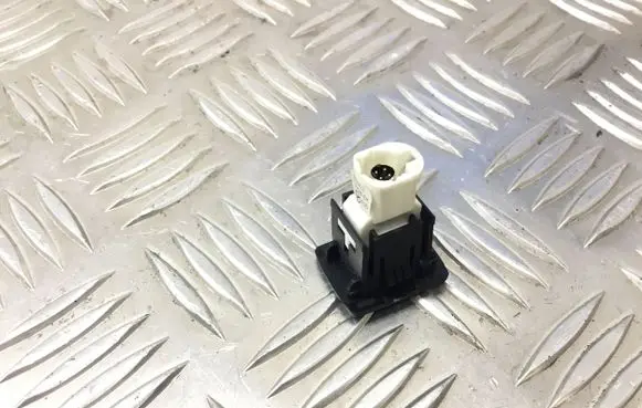 Mercedes-Benz GL X166 USB socket connector A2188200187