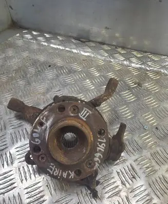 Volkswagen Golf III Front wheel hub 