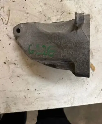 Mercedes-Benz S W222 Engine mounting bracket a6422234604