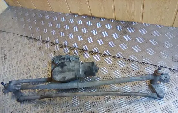Saab 9-5 Front wiper linkage 