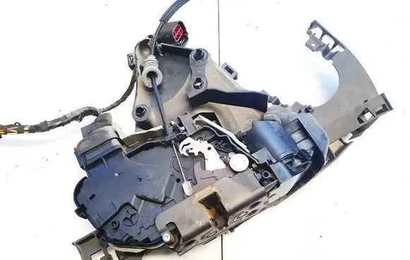 Volvo V50 Front door lock 30753687 5137m