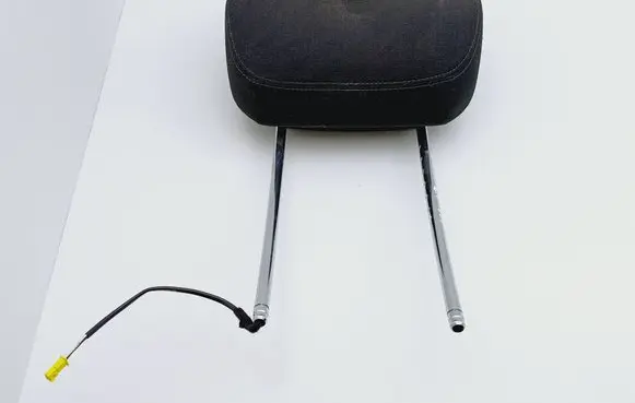 Mercedes-Benz E W211 Front seat headrest 