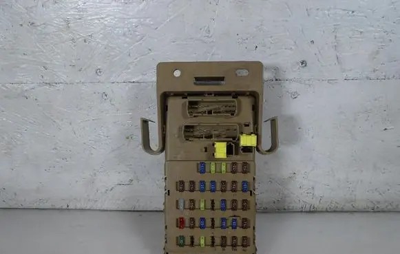 Subaru Legacy Fuse box set 82201AJ000