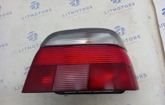 BMW 5 E39 Rear/tail lights 8358032
