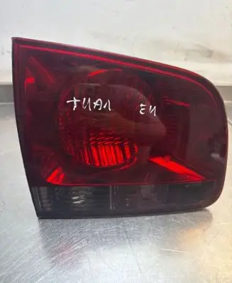 Tailgate rear/tail lights