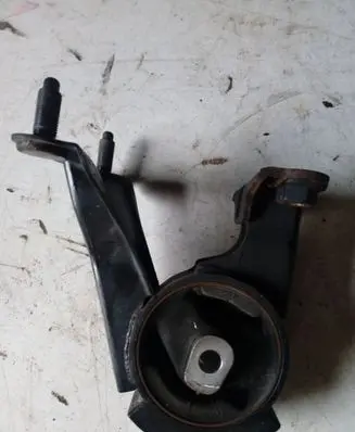 Toyota Prius (XW30) Engine mount bracket