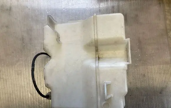 Mitsubishi Outlander Windshield washer fluid reservoir/tank 3043125
