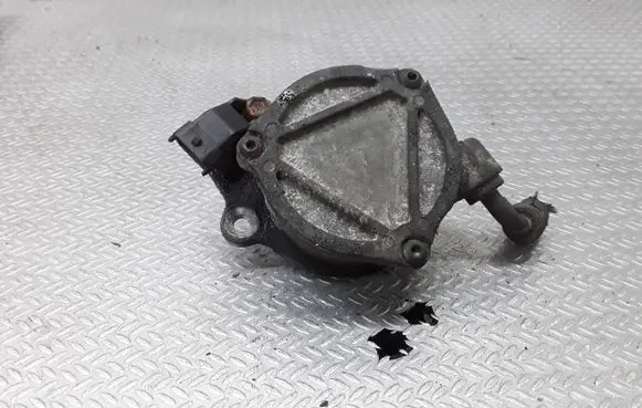 Toyota Yaris Vacuum pump