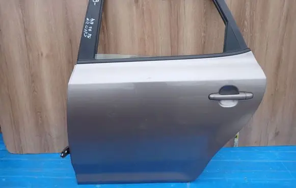KIA Ceed Rear door