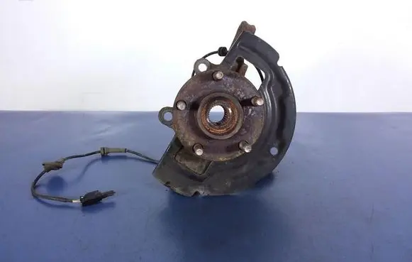 Nissan Maxima A34 Front wheel hub spindle knuckle 