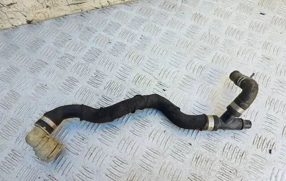 Volvo V40 Engine coolant pipe/hose 31368077