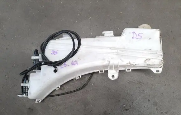 Windshield washer fluid reservoir/tank