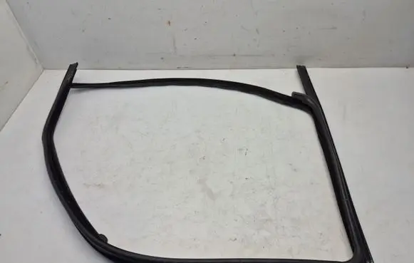 Opel Combo D Rubber seal front door window/glass 95509371