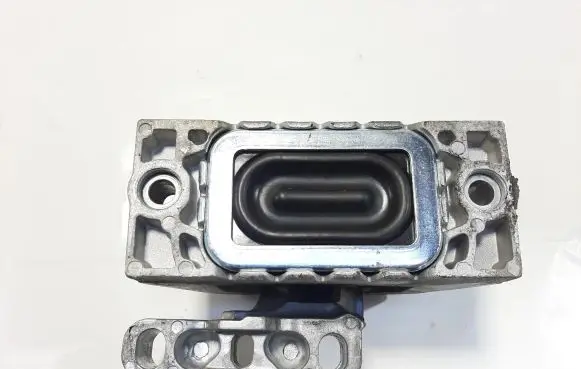 Volkswagen Golf V Engine mount bracket 230188620