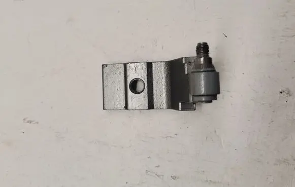 BMW X5M F85 Front door upper hinge 7325053